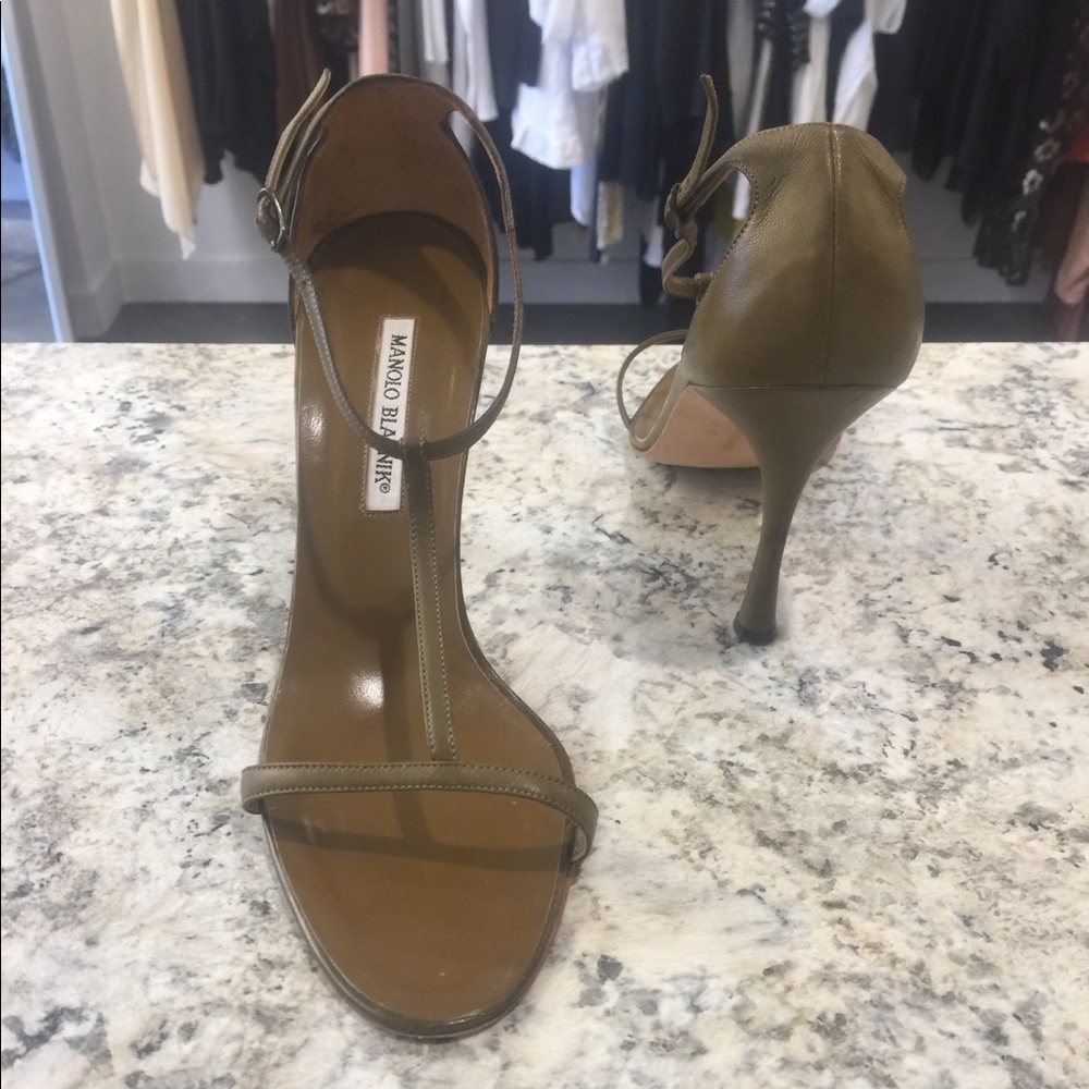 Manolo Blahnik t stap sandals